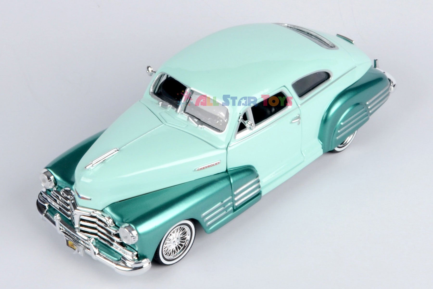 Motormax Get Low Series 1948 Chevrolet Aerosedan Fleetline