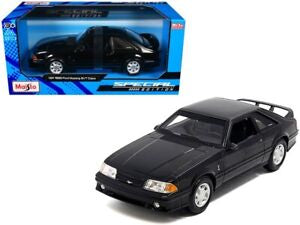 1993 Ford Mustang Coupe SVT Cobra black 1:24 Scale Diecast Maisto 32906