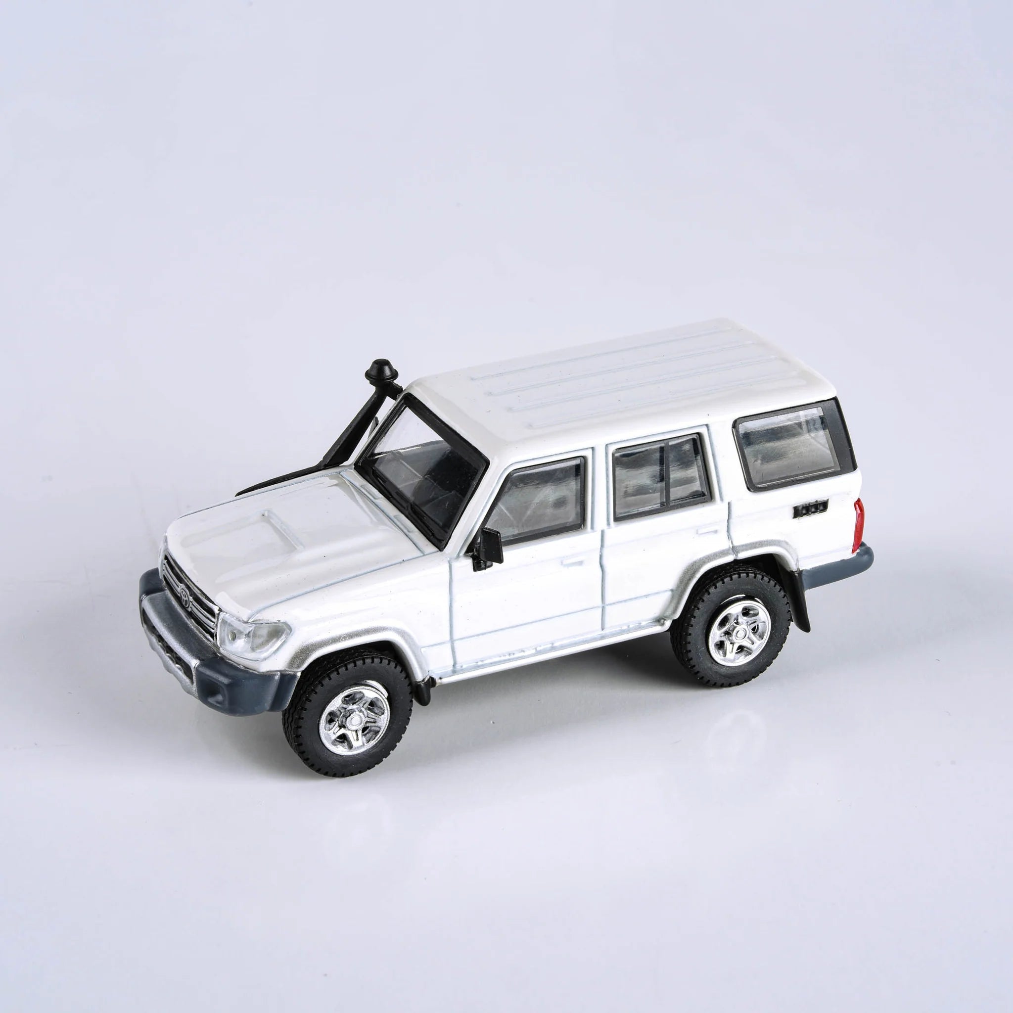 1/64 Toyota 2007 Land Cruiser 76 French Vanilla Diecast Model