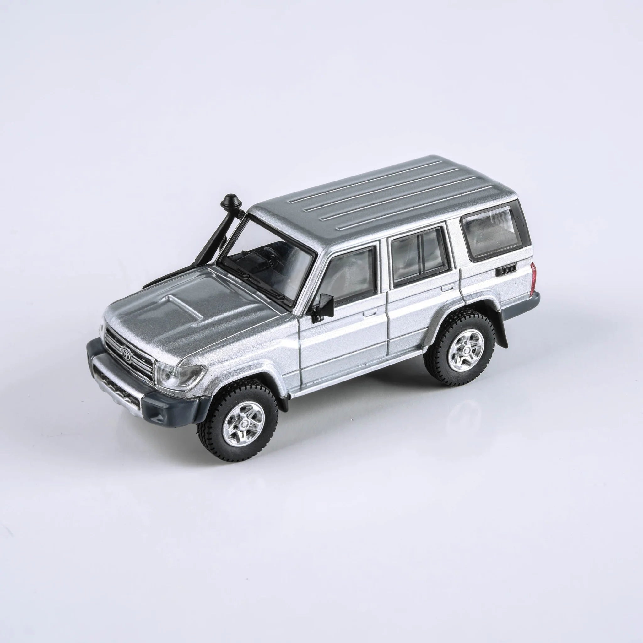 1/64 Toyota 2007 Land Cruiser 76 Silver Diecast Model PARAGON PA