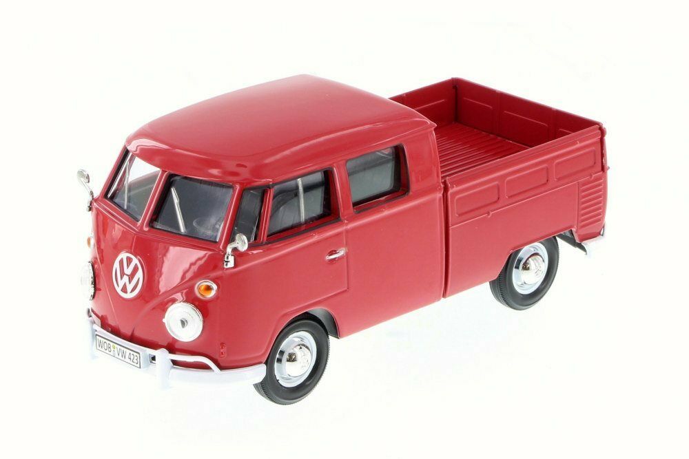 Volkswagen Type 2 (T1) Double Cab Pickup Truck Blauw/Crème 1/24 Diecast Model Car by Motormax Volkswagen Type 2 (T1) Double Cab Pickup Truck Blauw/Crème 1/24 Diecast Model Car by Motormax